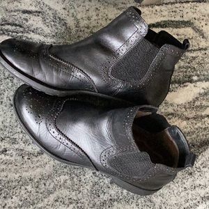 COPY - BATA ITALIAN BLACK LEATHER TOOLED ANKLE BOOT